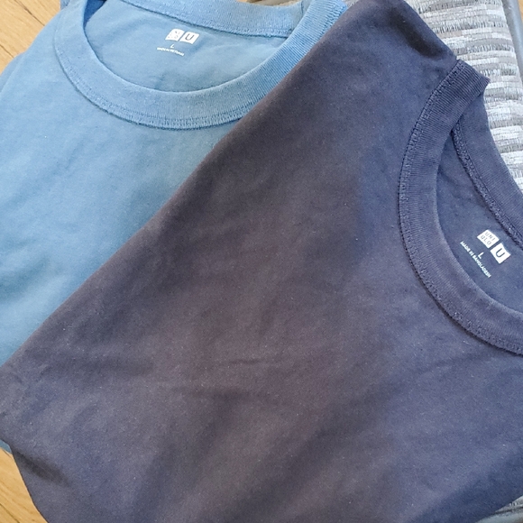 Get Both! Uniqlo Mens Tees in Blue and Dark Gray - Picture 1 of 3